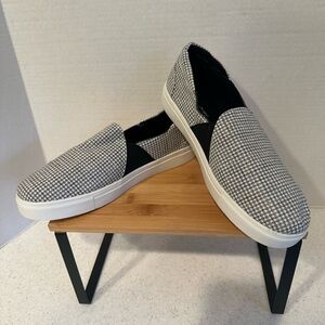 Cloudwalkers Slip-On Shoes Canvas Black & White. Women’s 8.5W. Comfortable.